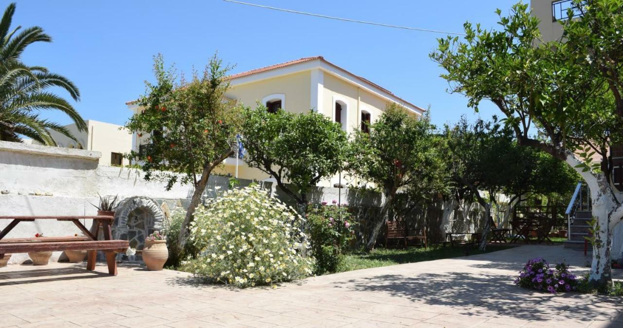 Central House With Quiet Garden Kíssamos Exterior foto